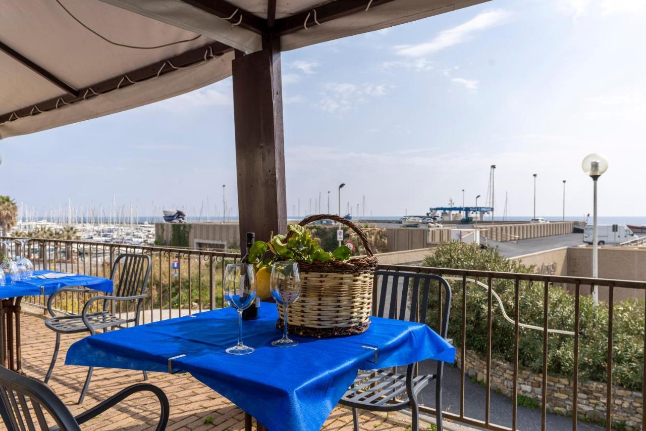 Albergo Ristorante Lucciola ซานตาสเตฟาโน อัล มาเร ภายนอก รูปภาพ