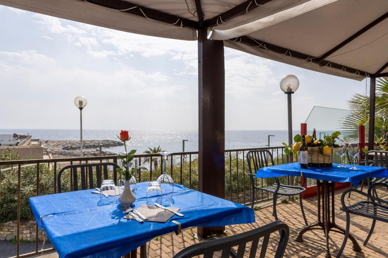 Albergo Ristorante Lucciola ซานตาสเตฟาโน อัล มาเร ภายนอก รูปภาพ