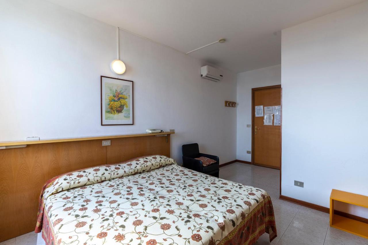 Albergo Ristorante Lucciola ซานตาสเตฟาโน อัล มาเร ภายนอก รูปภาพ