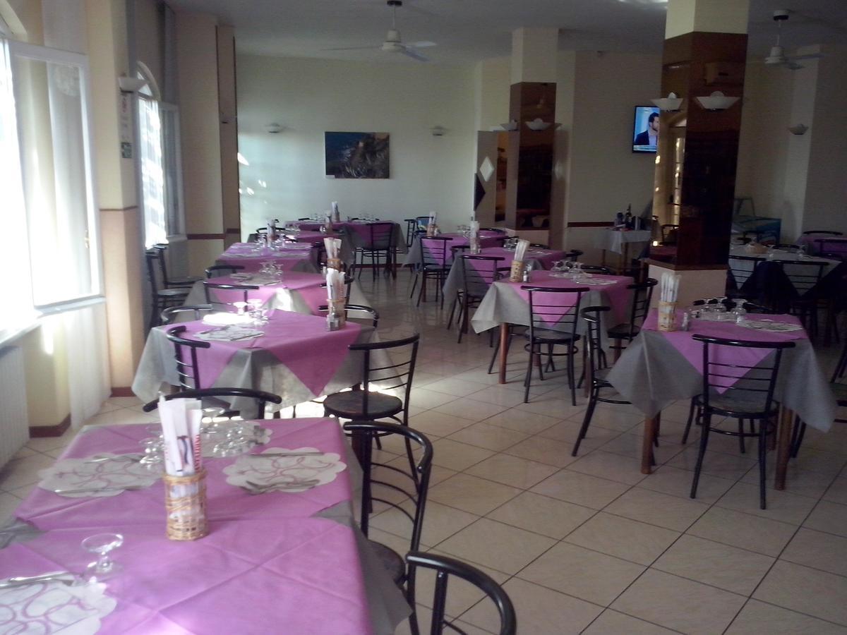 Albergo Ristorante Lucciola ซานตาสเตฟาโน อัล มาเร ภายนอก รูปภาพ