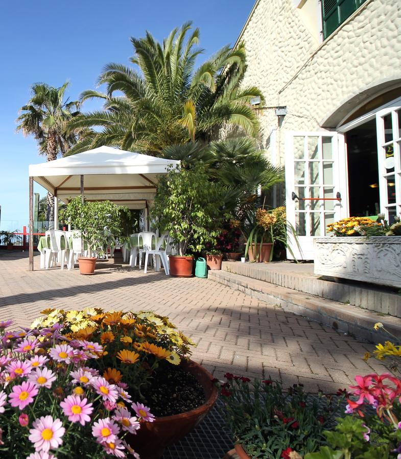 Albergo Ristorante Lucciola ซานตาสเตฟาโน อัล มาเร ภายนอก รูปภาพ