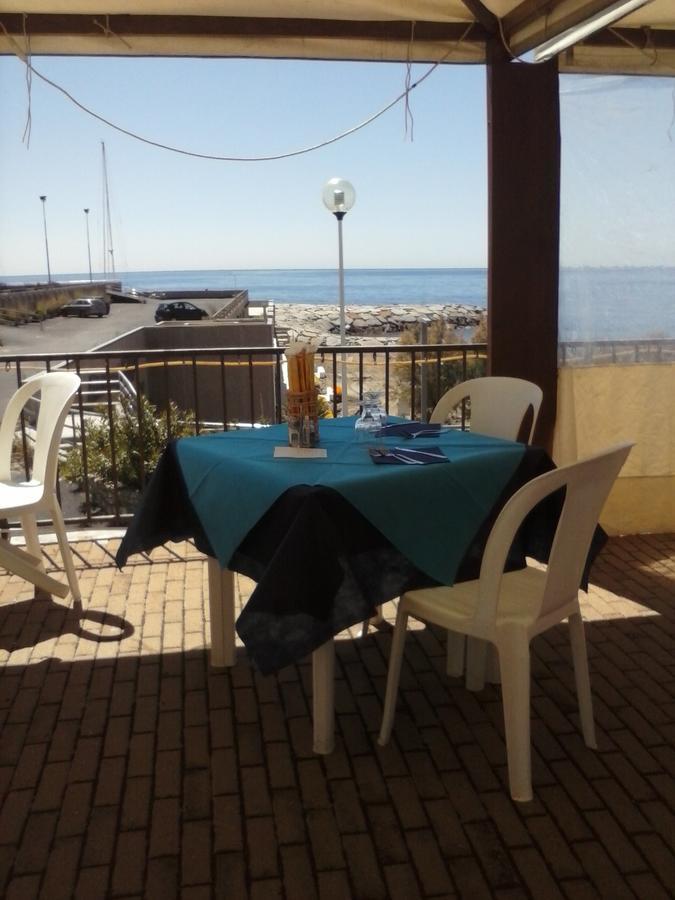 Albergo Ristorante Lucciola ซานตาสเตฟาโน อัล มาเร ภายนอก รูปภาพ