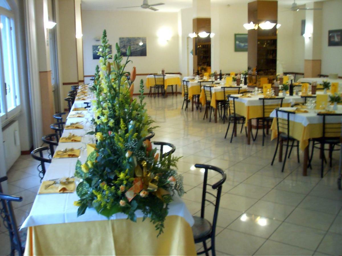 Albergo Ristorante Lucciola ซานตาสเตฟาโน อัล มาเร ภายนอก รูปภาพ