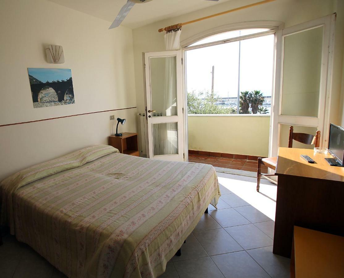 Albergo Ristorante Lucciola ซานตาสเตฟาโน อัล มาเร ภายนอก รูปภาพ